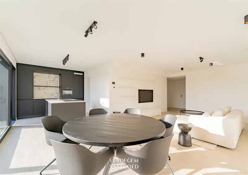 Appartement te koop Oosteeklo: Duplex met ruimte en stijl