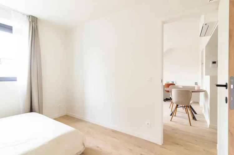 Huis te koop Leuven: 3 Appartementen  Handelspand  64500 euro Huurinkomsten