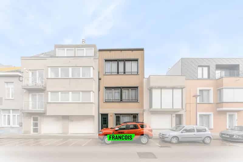 Ruime stadswoning met 6 slaapkamers en garagebox in het centrum van Blankenberge