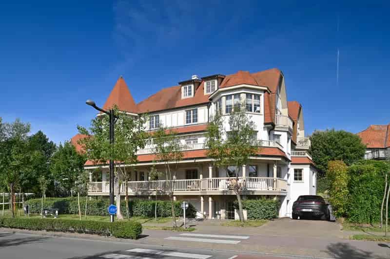 Luxe Hoekappartement te Knokke nabij Albertplein