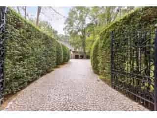 Villa te koop Schilde - Ruime villa met grote tuin en bijgebouw