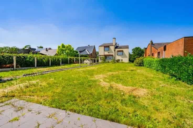 Huis Te Koop Mellet: Villa 4 Facades met Grote Tuin
