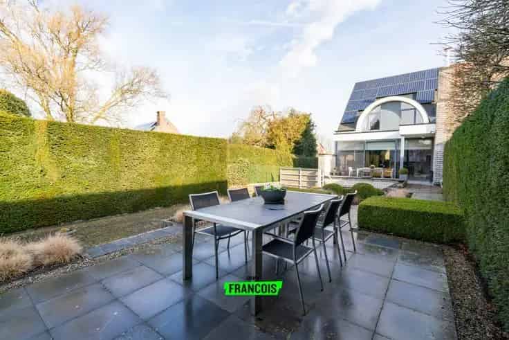 Moderne woning met garage en polyvalente ruimte te koop