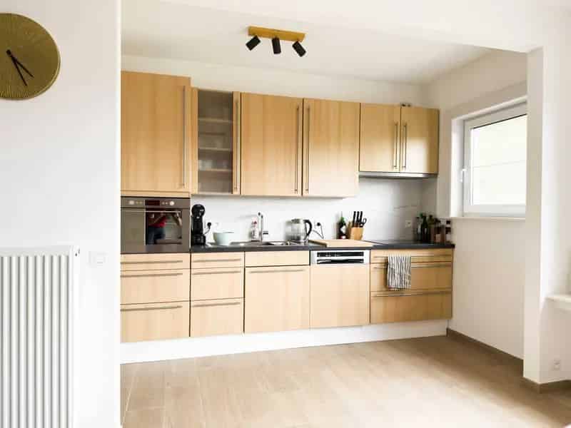 Appartement te koop Hoevenen: 2 slaapkamers, terras en garage