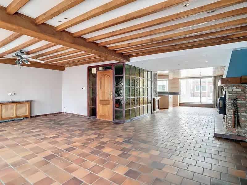 Ruim appartement te koop Zwijndrecht met groot terras en lift