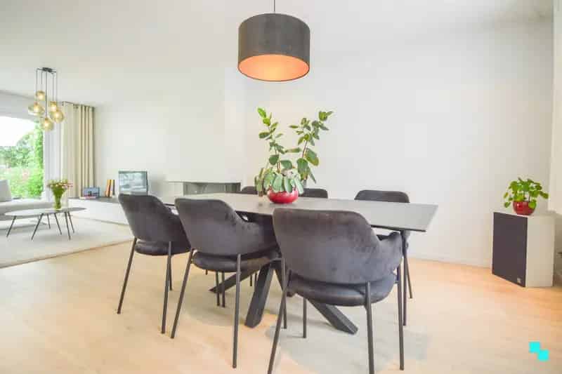 Gerenoveerde woning met garage te Roeselare