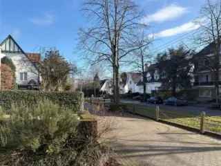 Huis te koop met tuin in Sint-Pieters-Woluwe met grote kamers