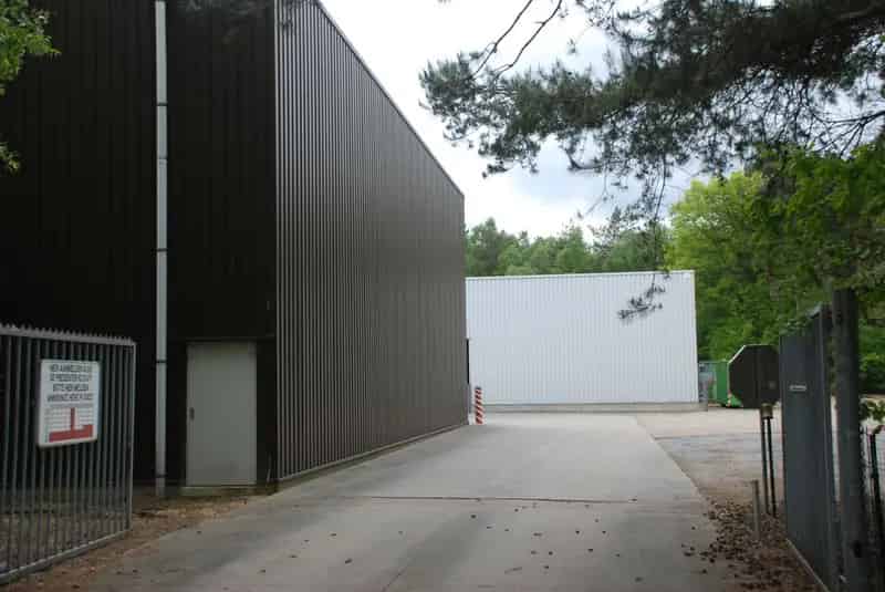 Kantoren en hallen te koop op 17 hectare industriegrond