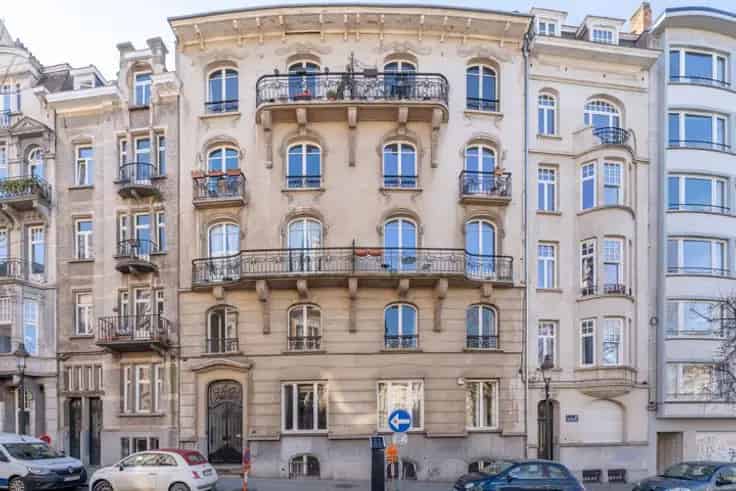 Appartement 3 slaapkamers te renoveren Van Meenenplein