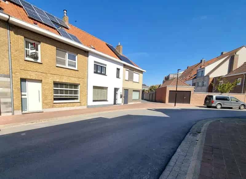 Rustig gelegen woning met garage en uitweg
