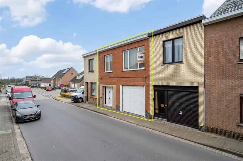 Huis te huur: Ruime woning met tuin en garage nabij R4 E17 E40