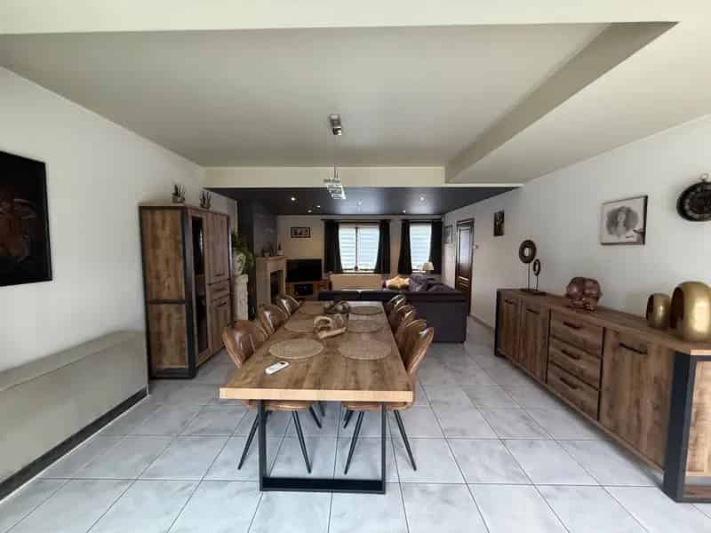 Ruime woning met garage te koop