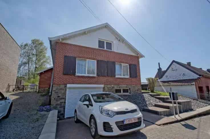 Gelijkvloerse woning met 3 slaapkamers en grote tuin te koop