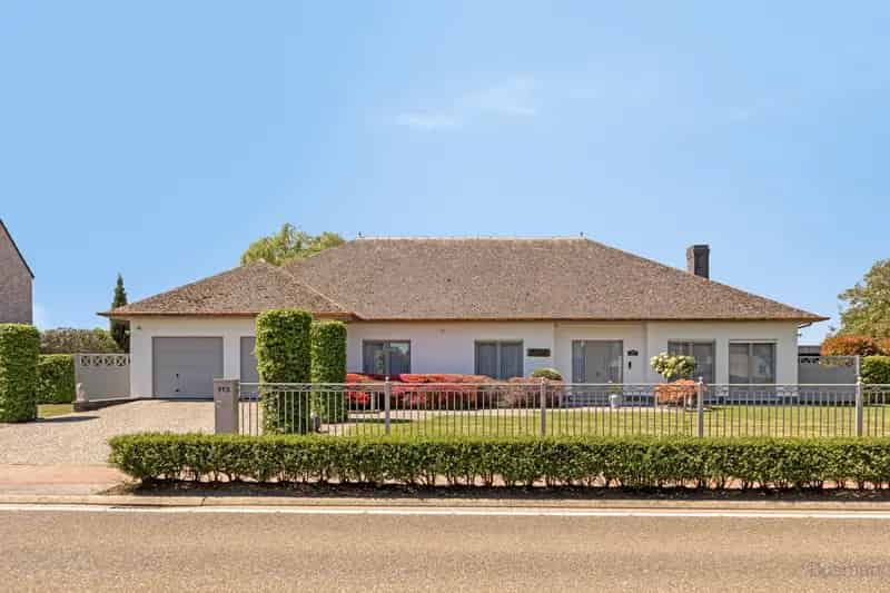 Ruime Gelijkvloerse Woning te Koop met Zwembad