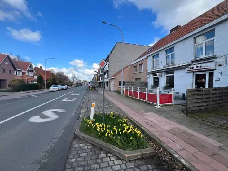 Te renoveren woning met handelspand Torhoutse Steenweg