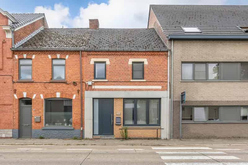 Te Huur: Ruime Rijwoning 4 Slaapkamers Paal