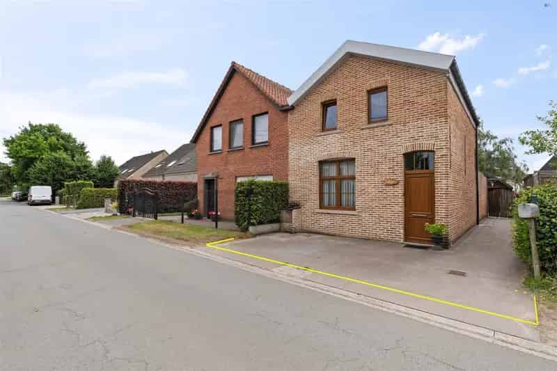 Halfopen Bebouwing 607m²