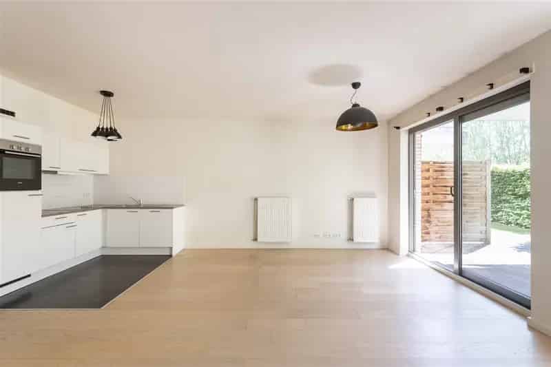 Appartement te koop Deinze: Instapklaar met Terras Tuin en Autoplaats