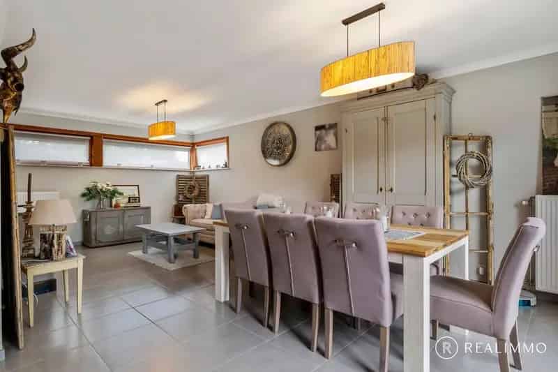Recente Halfopen Woning Rustige Straat