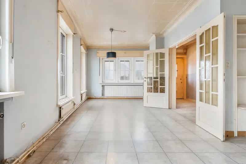 Te renoveren woning met loods te Zichen
