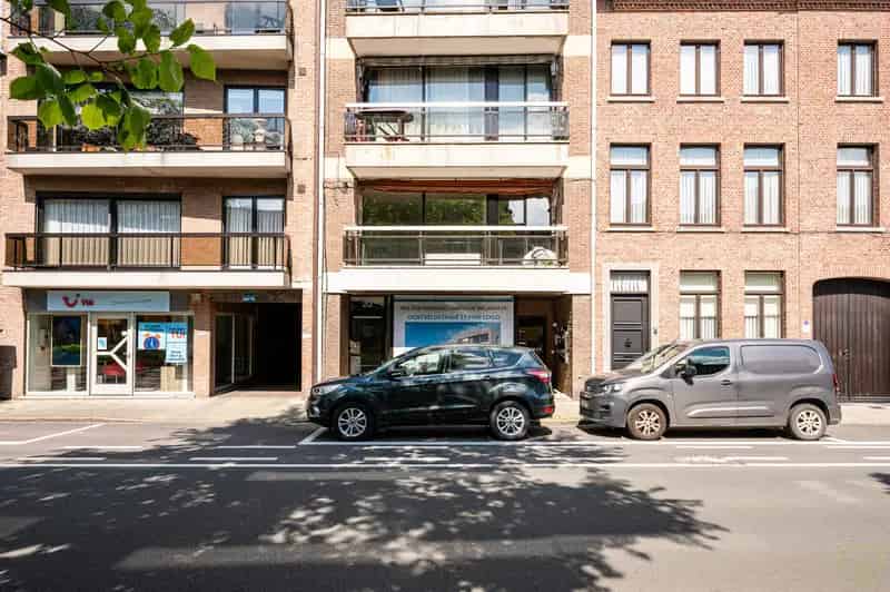 Kantoor te koop Eeklo - Ruim gelijkvloers nabij centrum