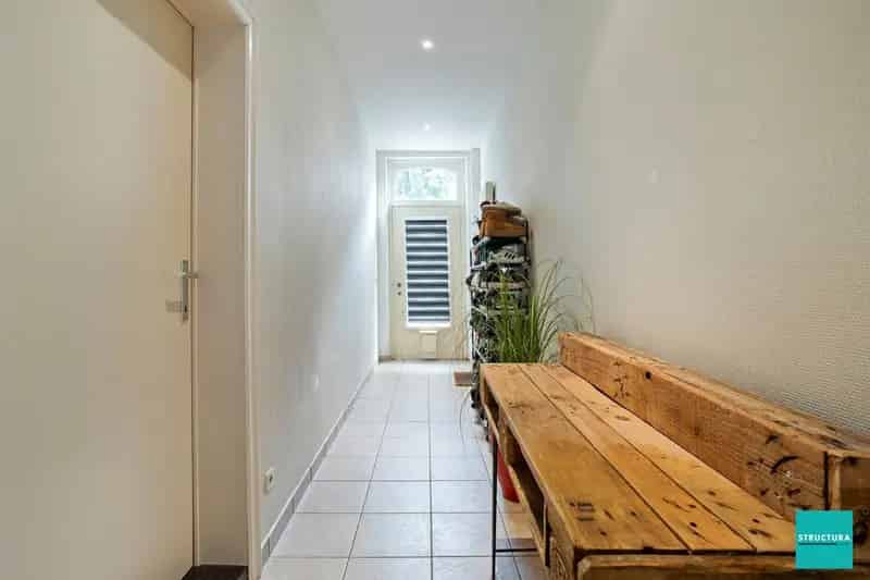 Instapklare rijwoning met stadskoer in hartje Merchtem