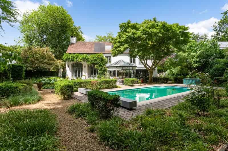 Charmante Villa met Zwembad te Koop in Kalmthout