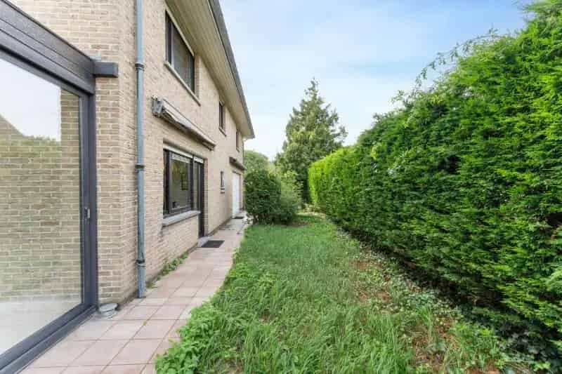 Ruime Villa met Vier Slaapkamers