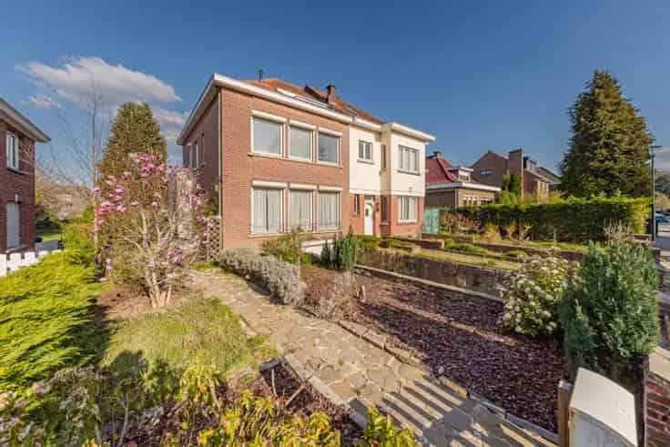 Huis Te Koop Nabij Dumonplein 209m² Gerenoveerd