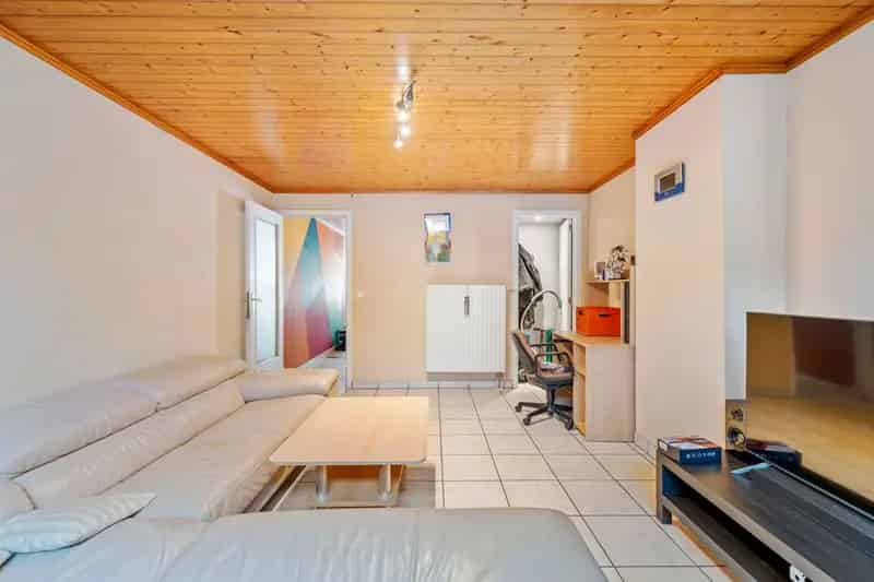 Charmante Rijwoning met Koer