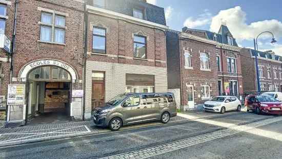 Huis met 2 aparte ingangen 4 slaapkamers tuin