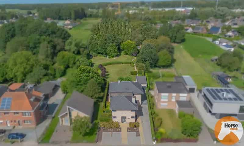 Ruime woning met praktijkruimte te Gijzegem