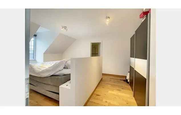 Huur 3 Slaapkamer Appartement 168m2 Brussel