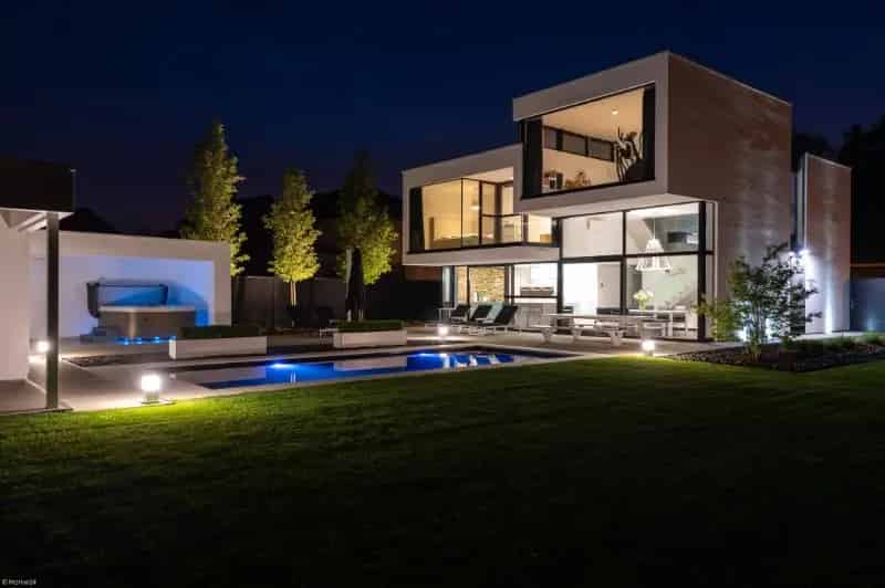 Luxe Villa met Zwembad en Bouwgrond te Koop