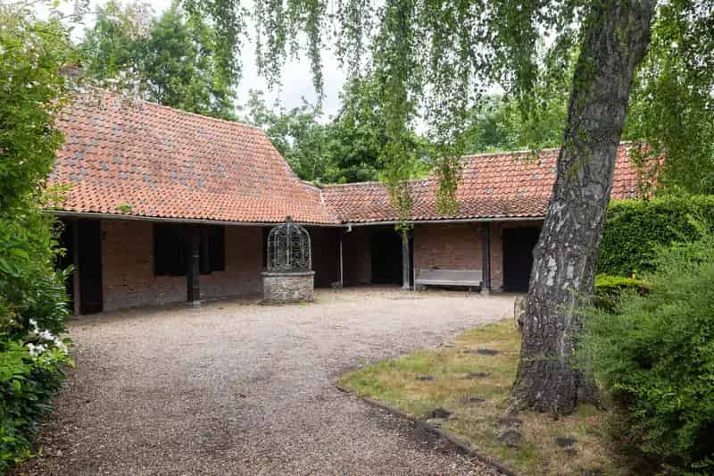 Huis te huur: Landhuis met conciërgewoning op 2 hectare
