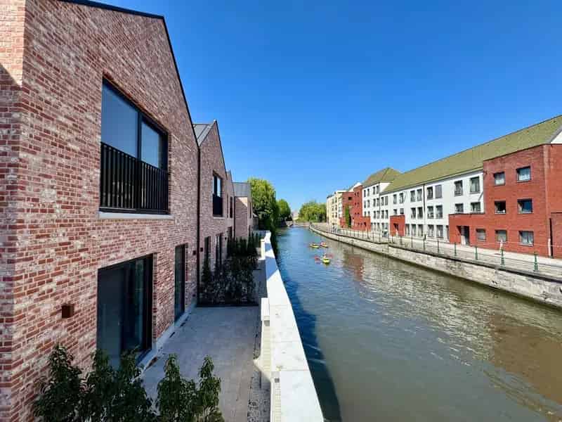 Moderne woning Gent: Luxe aan het water met zwembad