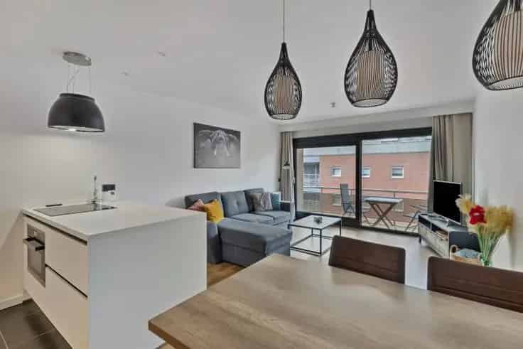 Appartement Te Koop: Instapklaar 1 Slaapkamer, Zonnig Terras, 8% Rendement