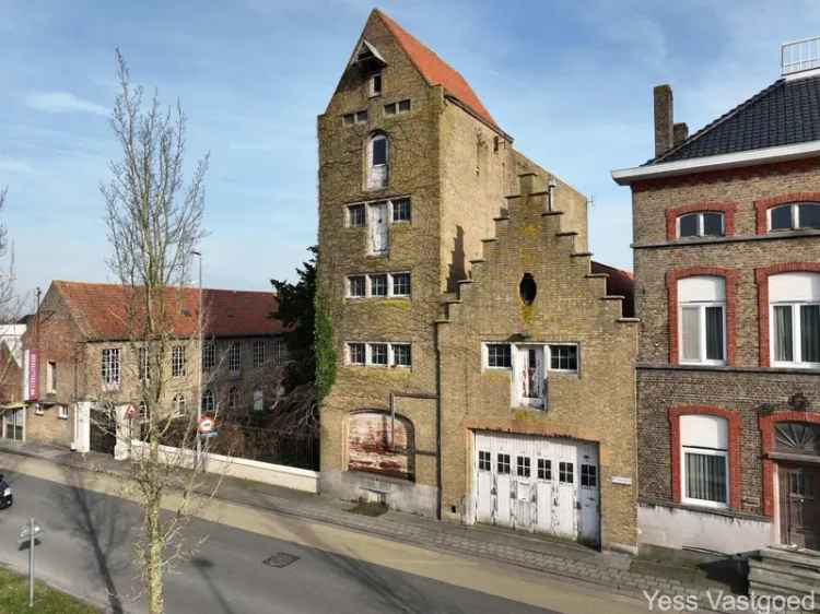 PROJECTGROND 6 APPARTEMENTEN, 1 KANTOOR & 2 WONINGEN