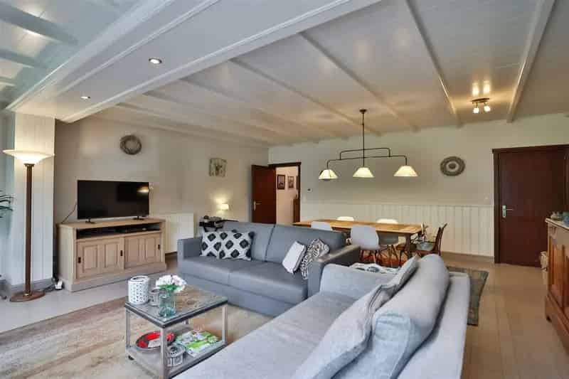 Huis te koop Mortsel: Ruime woning met tuin en garage