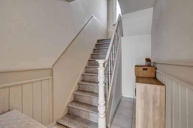 Te renoveren woning met atelier en tuin