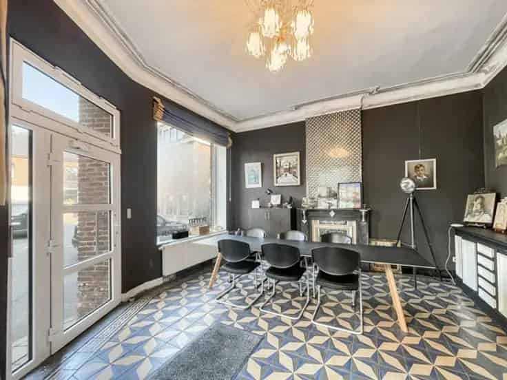 Huis Te Koop: Charmante Woning met Kantoorruimtes