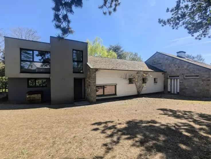 Villa Te Koop Nabij Namen: 2 Halfvrijstaande Woningen, Zwembad, Grote Tuin