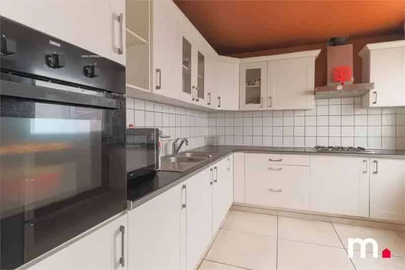 Huis te koop Heule: 7 slaapkamers, 2 appartementen, instapklaar