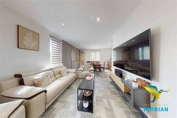 Gerenoveerde 3 Gevels 5 Slaapkamers Garage Tuin