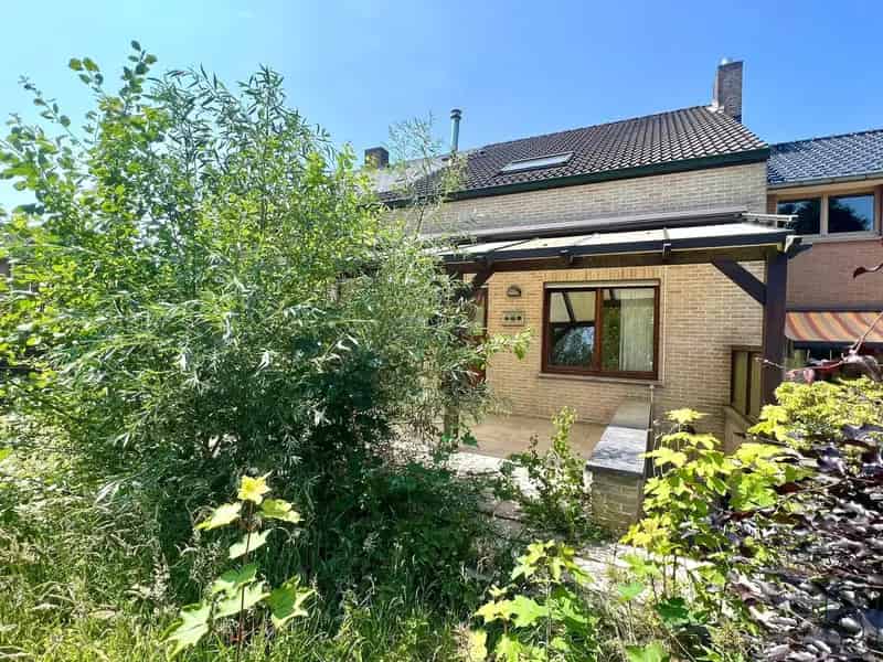 Huis te koop: Bel-etagewoning met 3 slaapkamers en garage