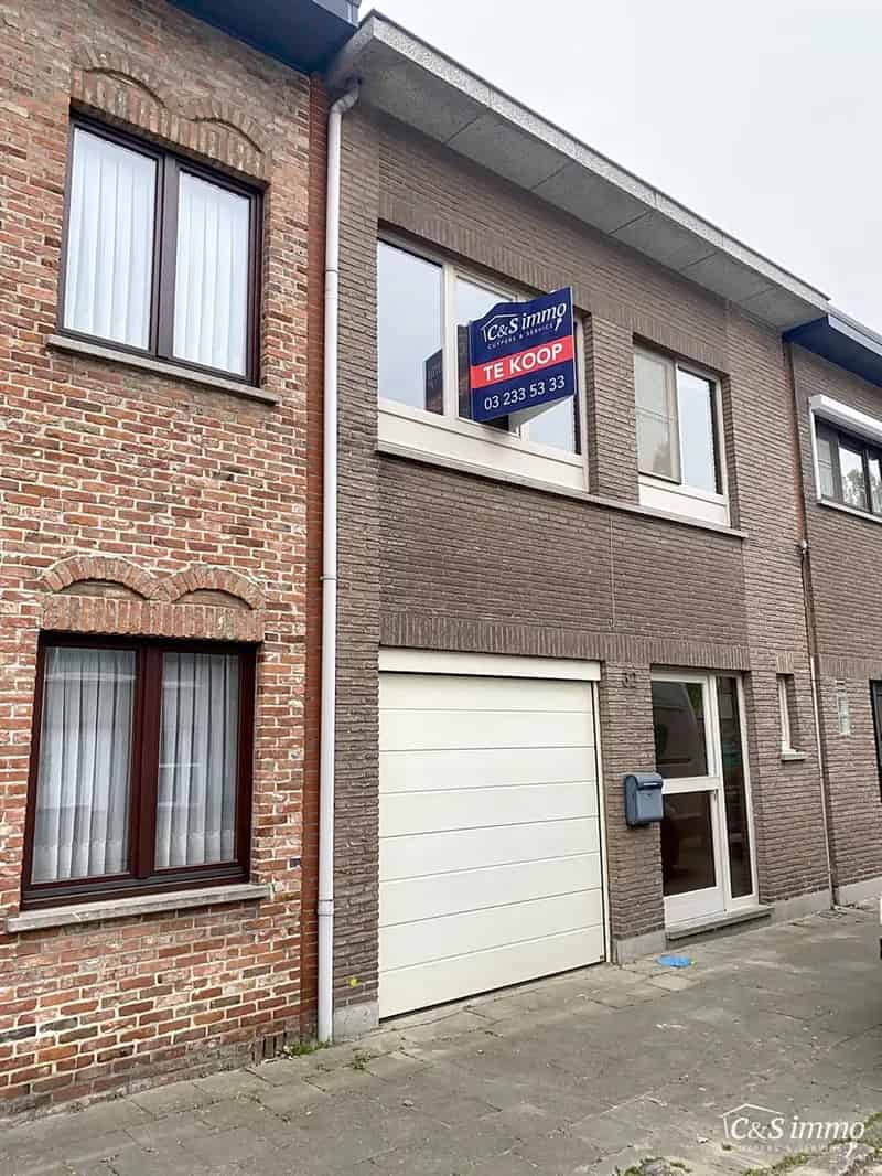 Te renoveren gezinswoning Kontich 3 slaapkamers tuin garage