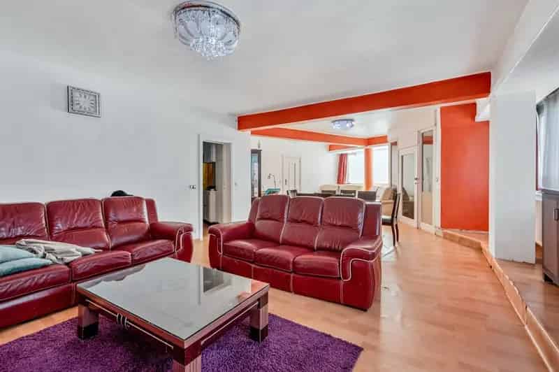Ruime Hoekwoning 4 Slaapkamers Aalst