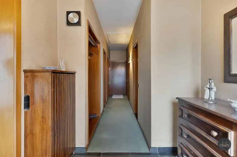 Op te frissen woning met ruime loods