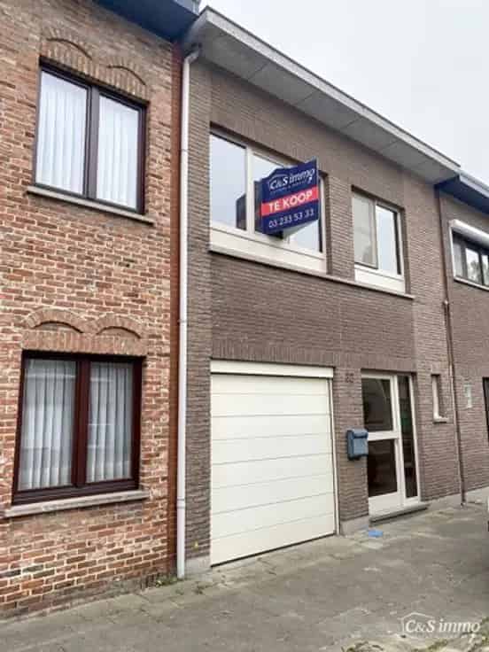 Te renoveren gezinswoning Kontich 3 slaapkamers tuin garage