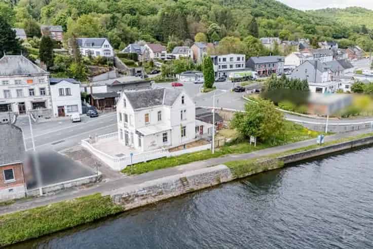 Huis Te Koop Hastière: Te renoveren Maison de Maître met Maaszicht